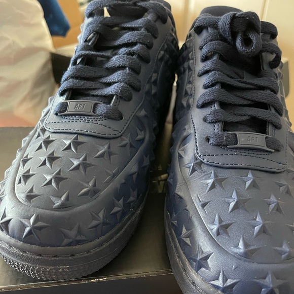 NIKE AIR FORCE 1 LV8 VT MIDNIGHT-NAVY/NAVY COLOR SIZE 8 MENS - Picture 3 of 6